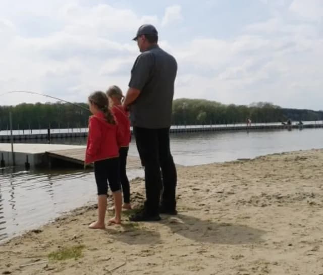 Na ile wędek można łowić z dzieckiem? Sprawdź ważne przepisy i zasady Na ile wędek można łowić z dzieckiem? Sprawdź ważne przepisy i zasady