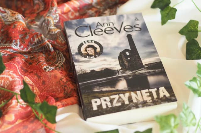 Przynęta Ann Cleeves – intrygująca historia inspektor Vera Stanhope Przynęta Ann Cleeves – intrygująca historia inspektor Vera Stanhope